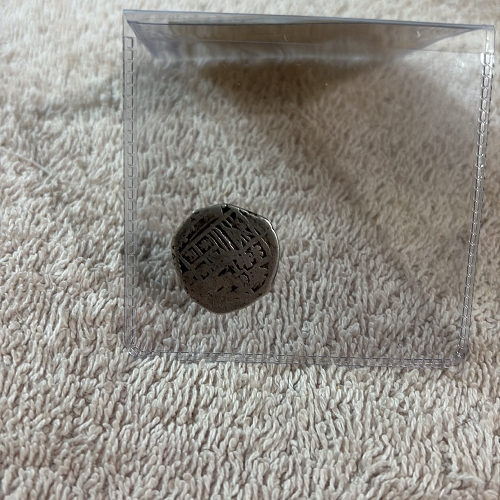 Old Currency! Including Medieval coins, Pirate treasure, and 2 mediorite pieces. - Picture 10 of 13
